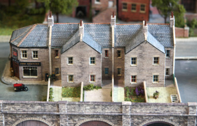 The Station Inn & adjoining terraced houses.